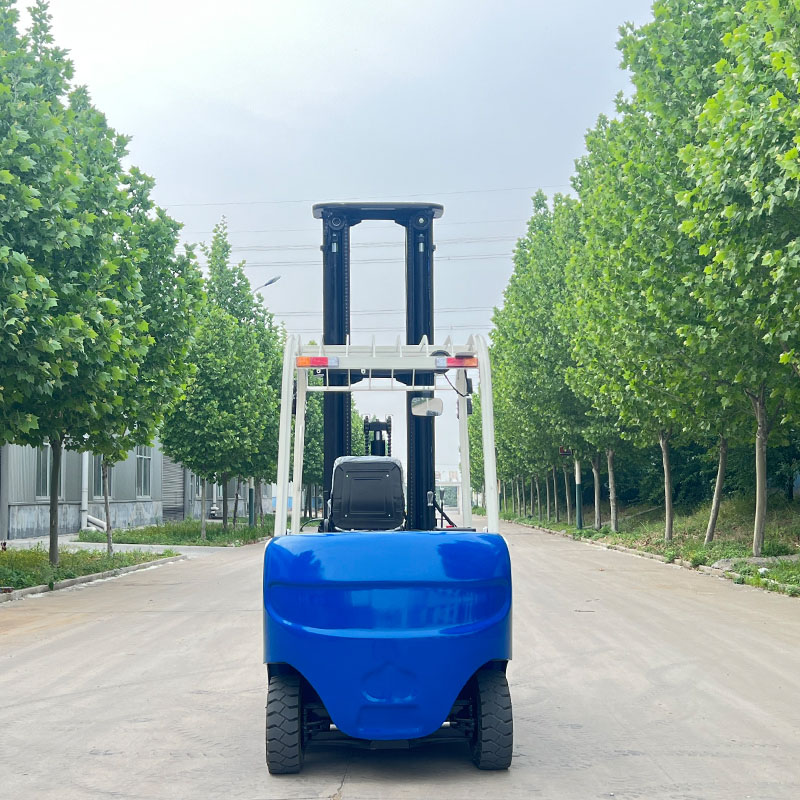 Wózek widłowy 1,5 tony