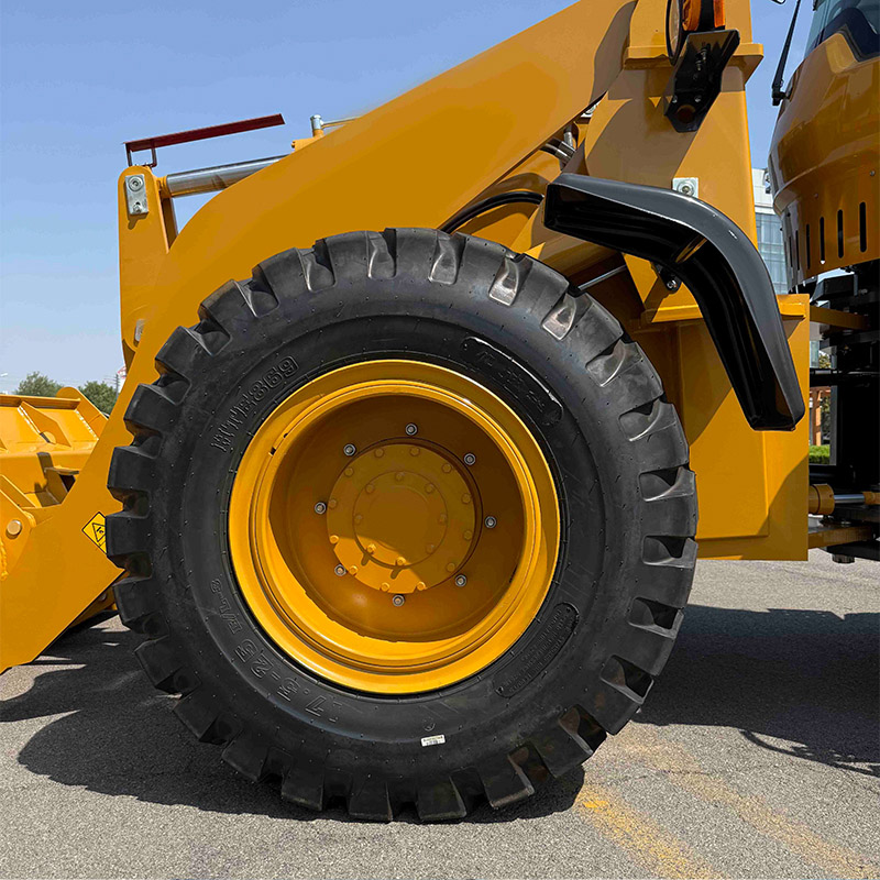 Ładowarka terenowa.jpg Ładowarka terenowa.jpg